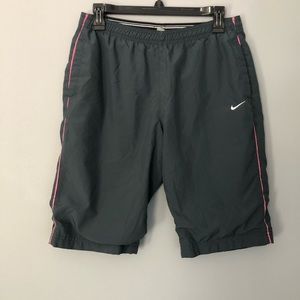 Nike Performance Bermuda Shirts Women’s Small Gray Pink Mesh Lined with Pockets